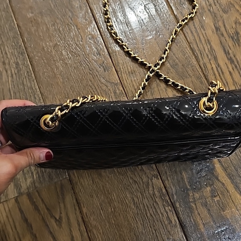 Elegant Black Quilted Chain Bag - Picture 10 of 10